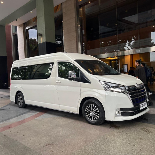 Hiace Premio Luxury