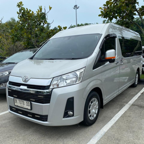 Hiace Premio semi Luxury