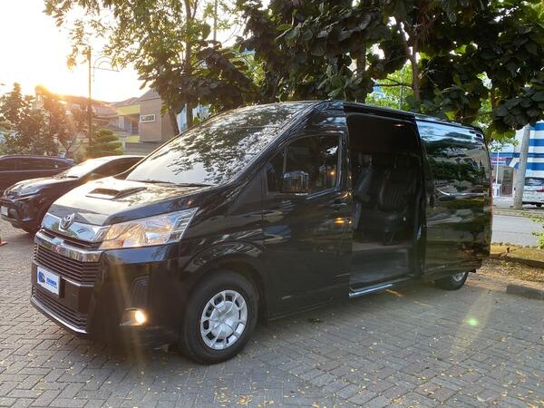Rental Hiace Pekanbaru – Nyaman, Aman, dan Profesional
